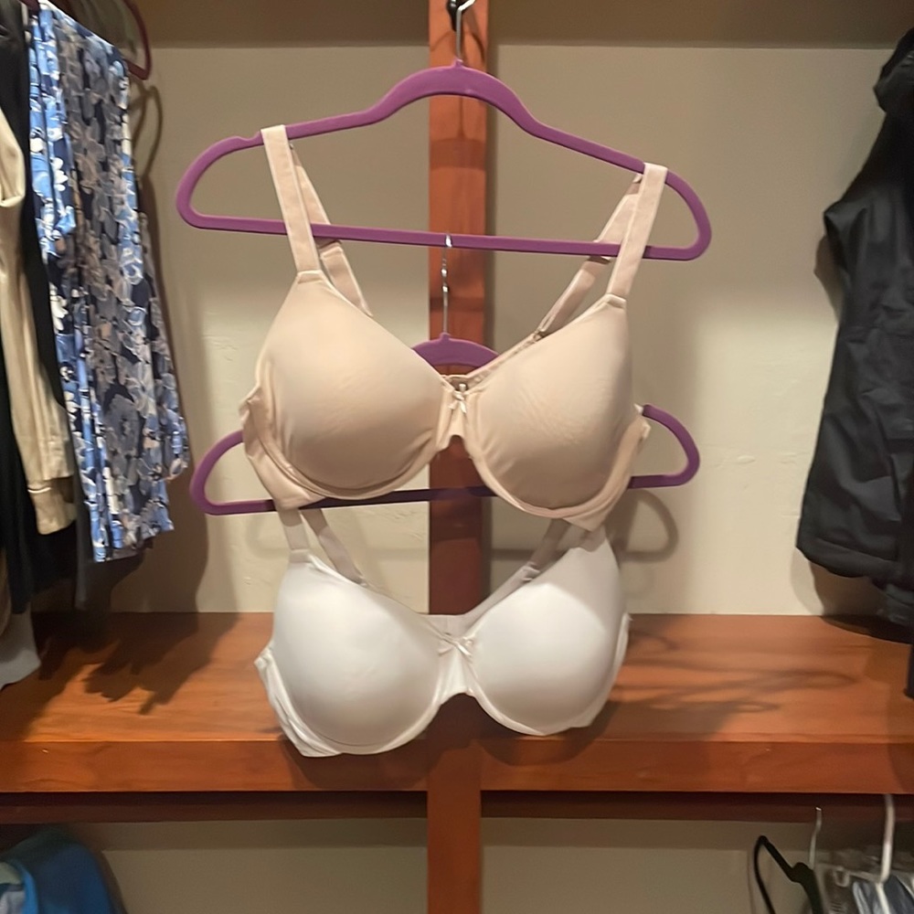 Bali’s Women’s Passion for Comfort Back Smoothing Bras 38C Lot of 2